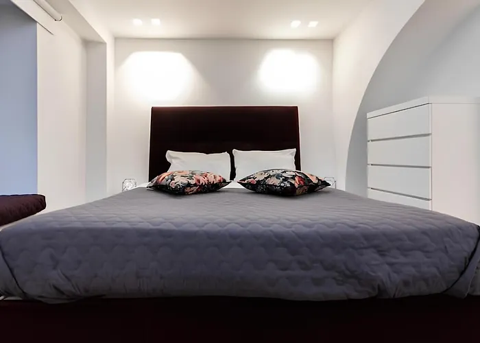 Vatican Luxury Apartment *